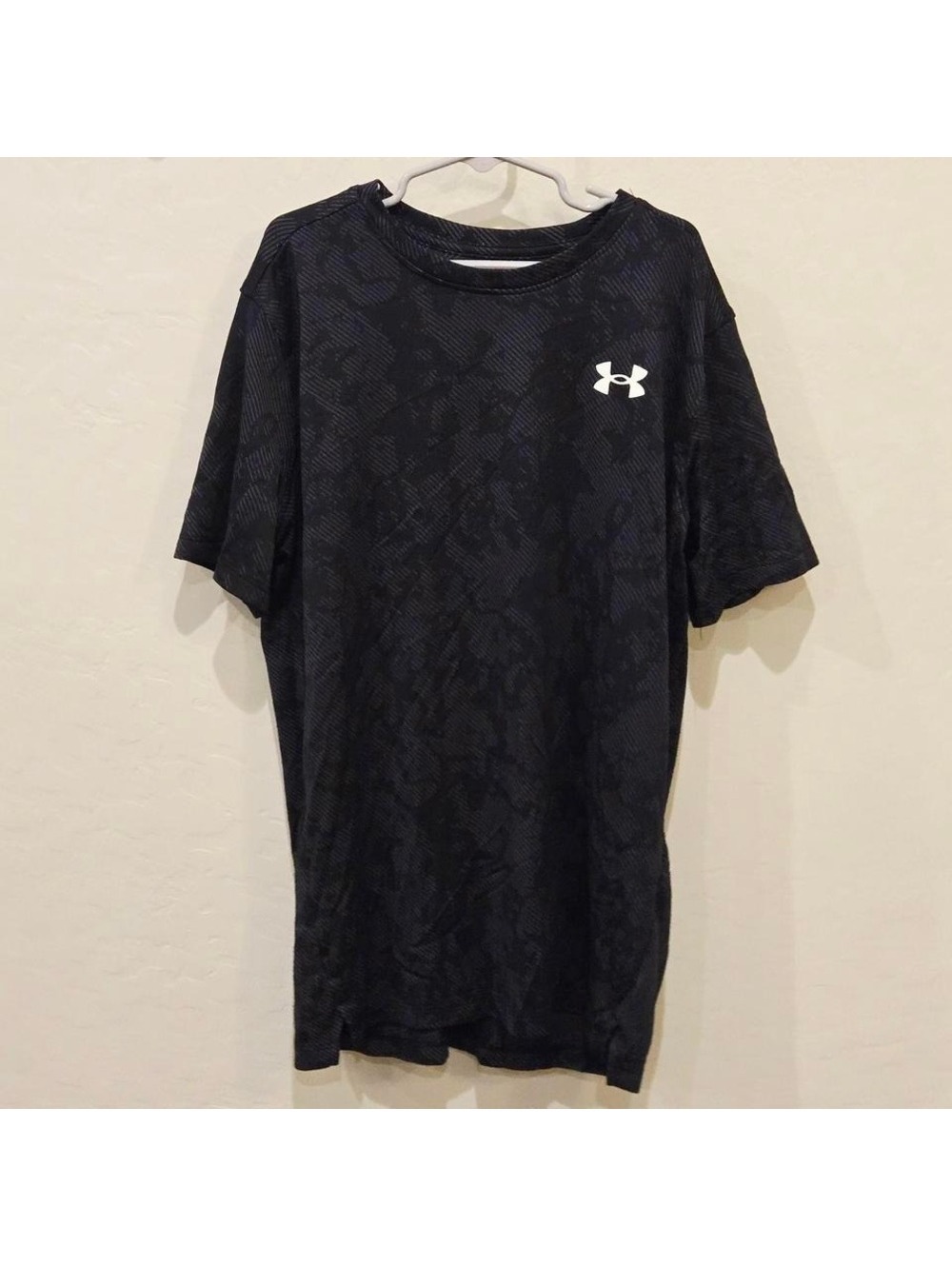 Under Armour Youth Large  loose fit Dri-fit short sleeve shirt